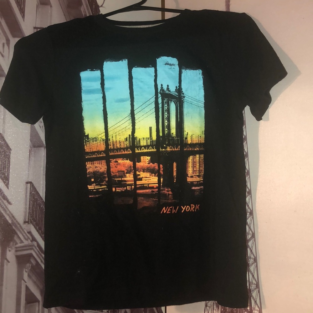 Black short sleeve tee